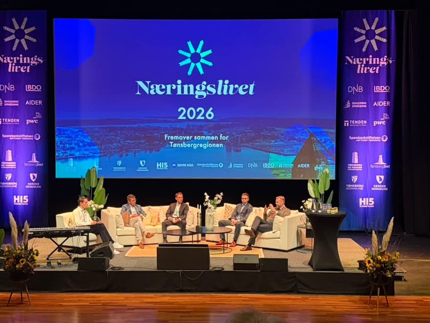 Paneldebatt på scenen under Næringslivet 2026.